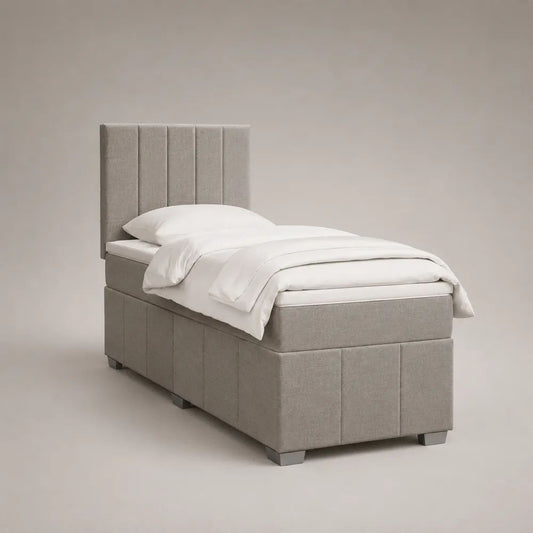Struttura letto singolo imbottita in tessuto grigio chiaro con testiera alta, superficie 90 x 200 cm, dimensioni 210 x 100 x 130 cm